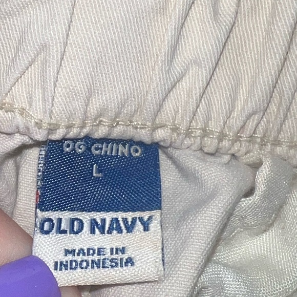 Old navy- Cream shorts - Picture 5 of 5